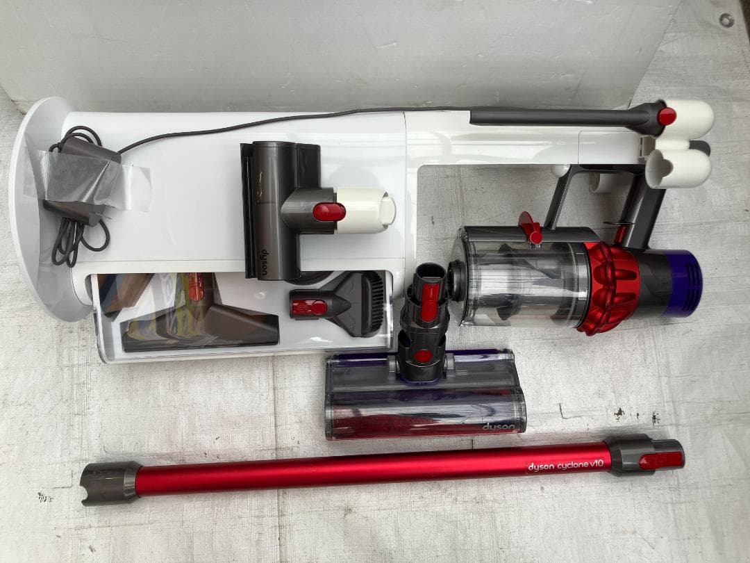 Dyson　スティッククリーナー[サイクロン式]　SV12　フロアドック付