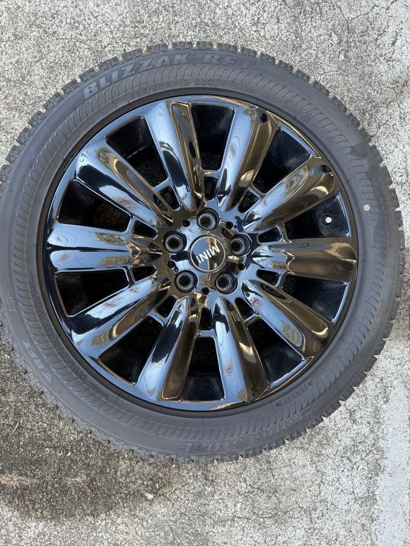 MINI 18インチ ブラックホイール BLIZZAKタイヤ