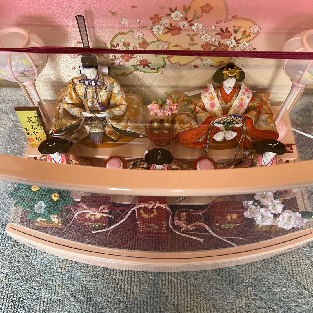 伝統的な雛人形セット