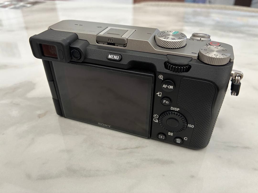 【ショット数9000枚台】SONY α7Cボディ