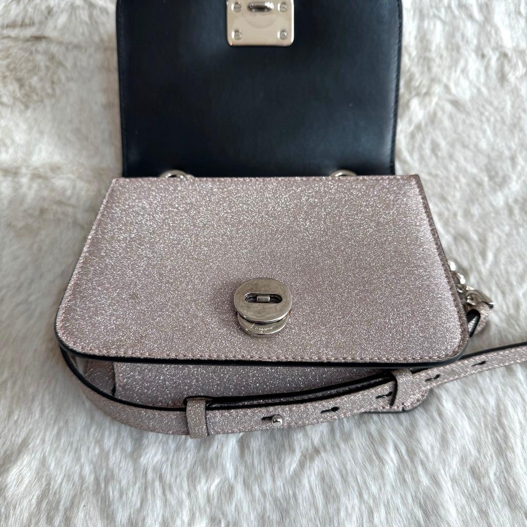 【美品】サルヴァトーレフェラガモ ヴァラ リボン ショルダーバッグ ピンク