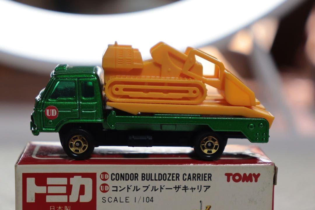 T*A様 日本製　トミカ　UD コンドル　ブルドーザーキャリア　赤箱　56