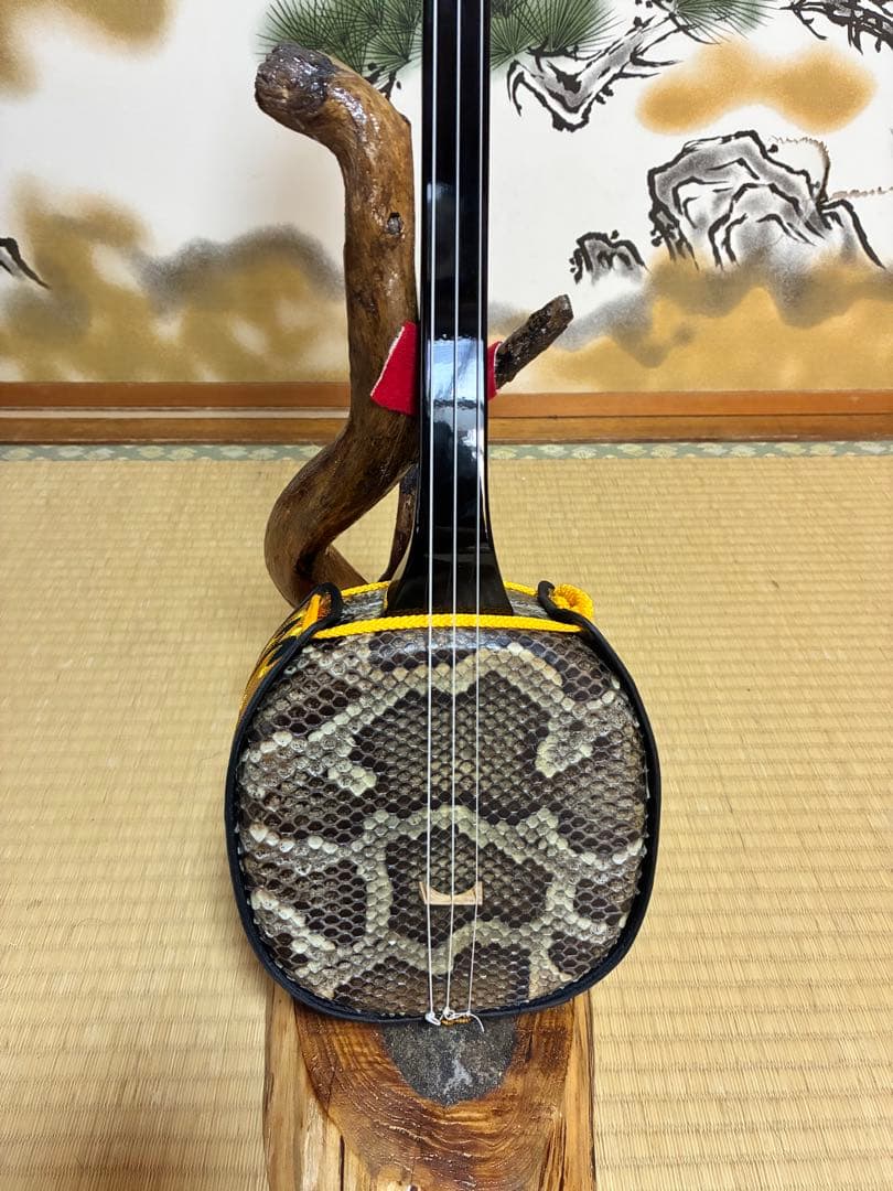 沖縄三線！貴重！知念大工型！本蛇皮！本張り！【一枚張り】