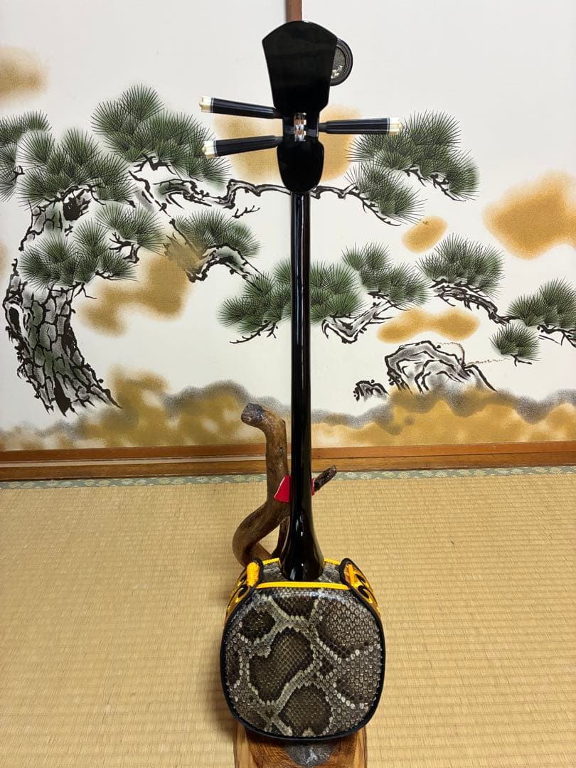 沖縄三線！貴重！知念大工型！本蛇皮！本張り！【一枚張り】