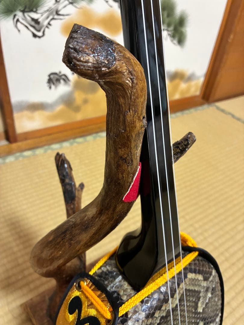 沖縄三線！貴重！知念大工型！本蛇皮！本張り！【一枚張り】