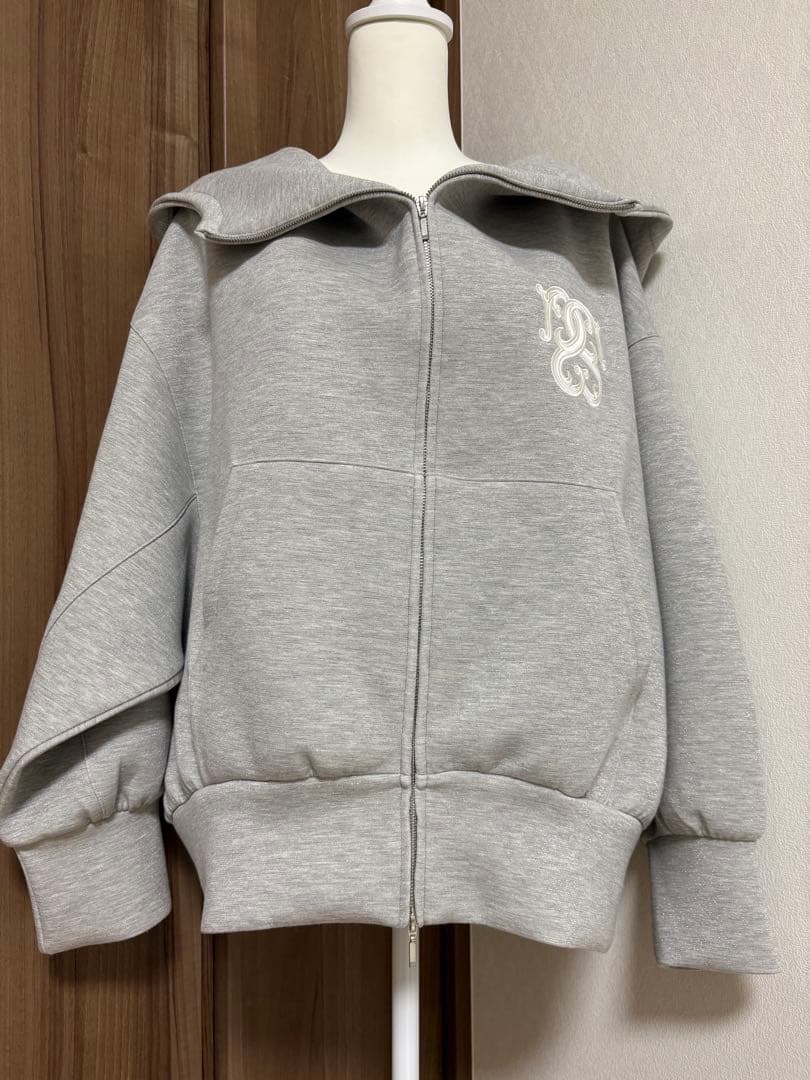 M様ご予約分※他の方はご遠慮下さい。 SNIDEL ボリュームパーカーグレーラメ