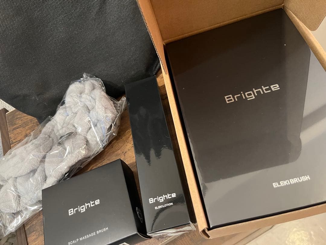 ELEKI BRUSH 瞬間リフトアップ 美容器 ☆専用化粧水つき