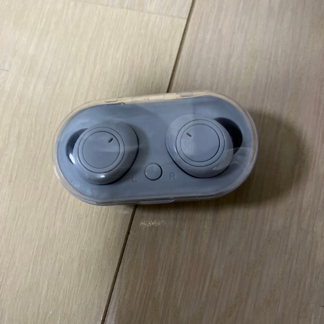 グレー ワイヤレスイヤホン 充電ケース付き
