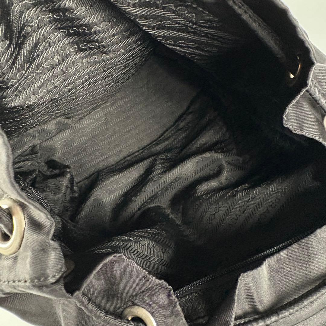 プラダ　テスート　リュック　バックパック　黒　三角ロゴ　ナイロン　レザー