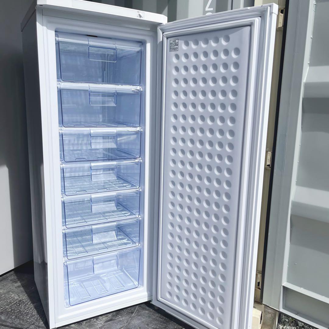 137取付無料！アイリスオーヤマ175L 7段引出し付きシンプルホワイト冷凍庫！