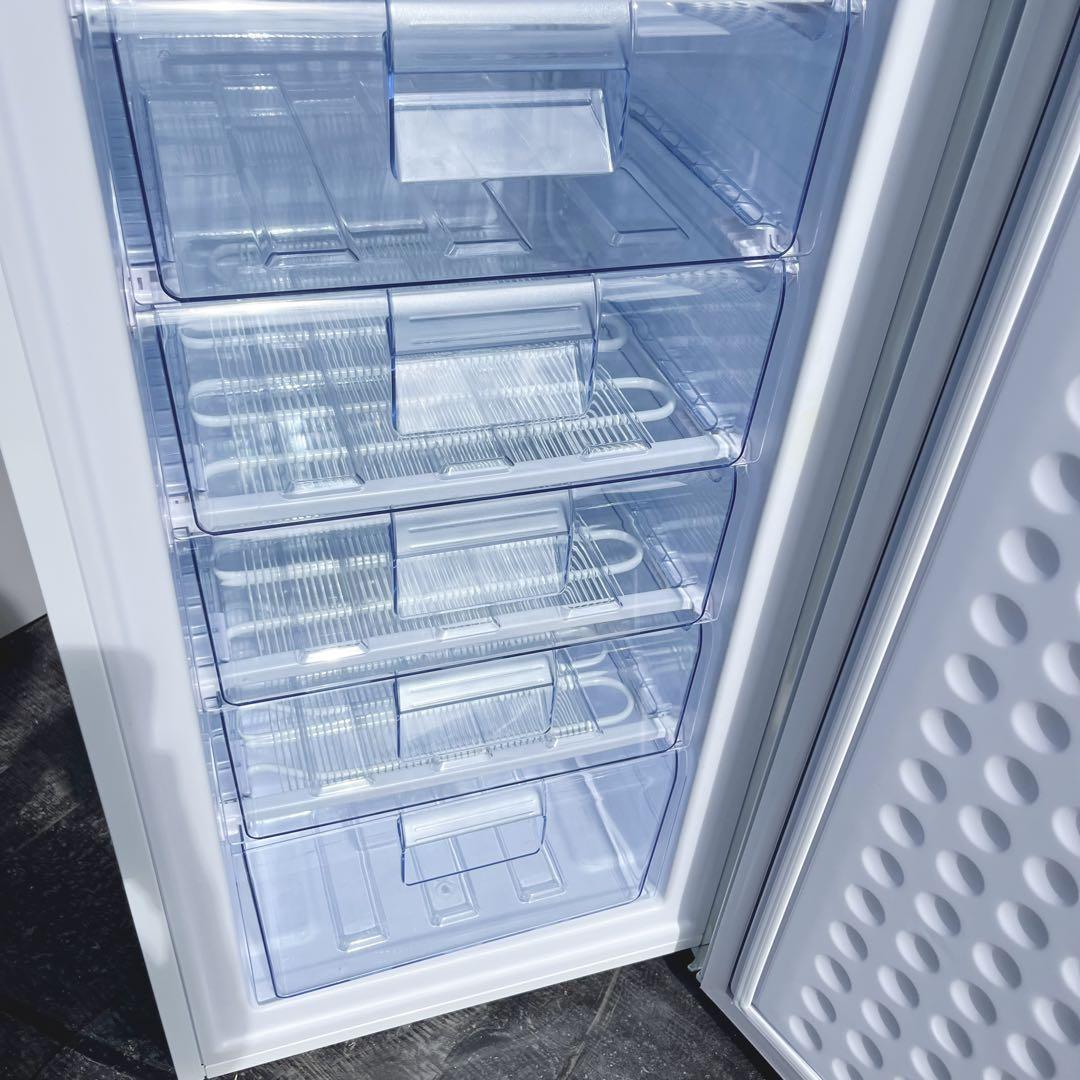 137取付無料！アイリスオーヤマ175L 7段引出し付きシンプルホワイト冷凍庫！