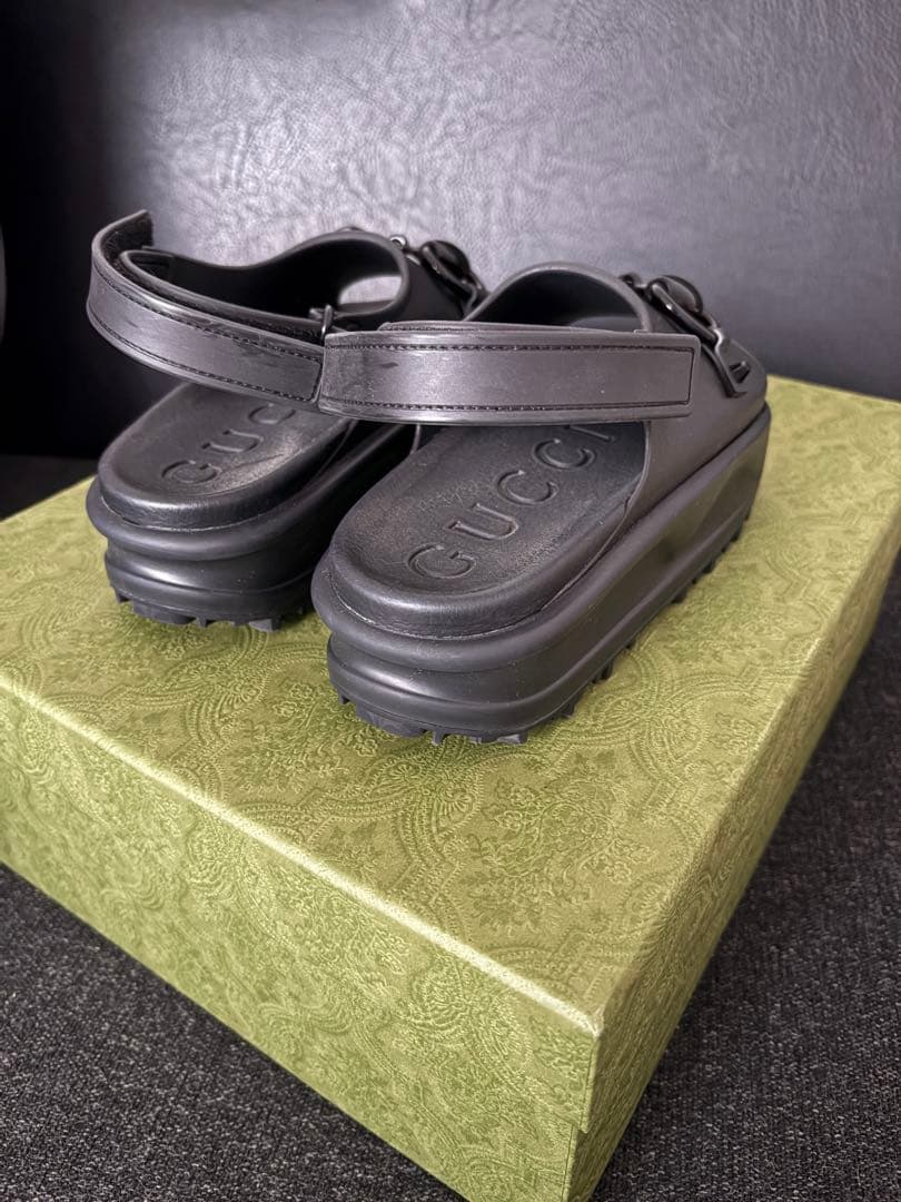 GUCCI ブラック 厚底サンダル