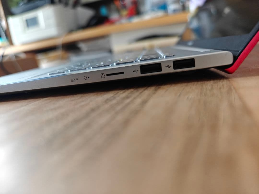 ASUS VivoBook 本体　ノートパソコン15.6型