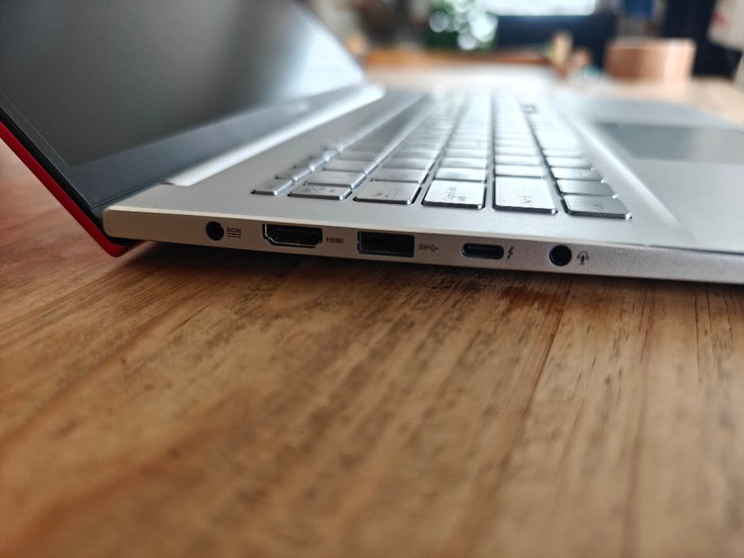 ASUS VivoBook 本体　ノートパソコン15.6型