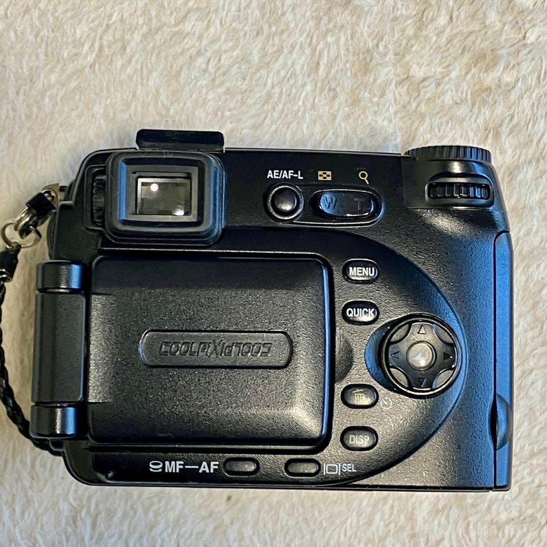① ニコン　COOLPIX 8400 動作品　純正バッテリー充電器付き