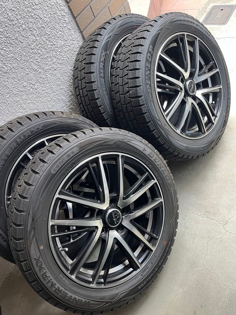 バリ溝美品　ダンロップ　スタッドレスタイヤ4本　ナット付　215/55R17