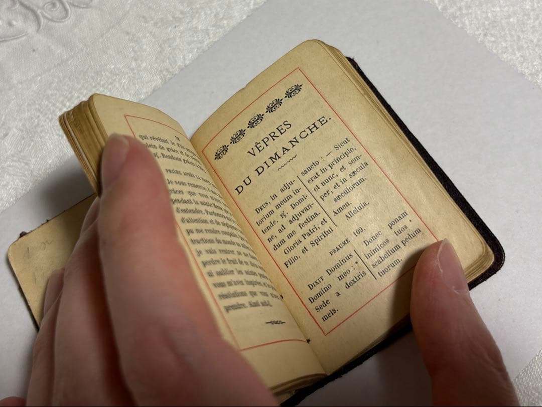 紫モノグラム2冊セットフランスアンティーク◇聖書◇祈祷書◇ミセル◇金彩パープル