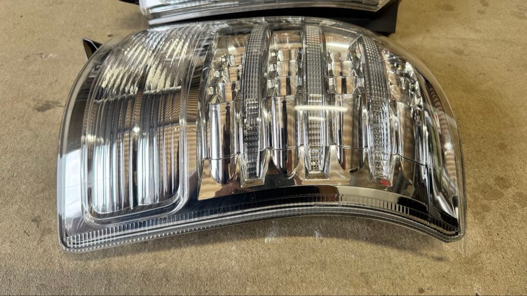 トヨタ純正　ウィッシュ　10系　クリテールランプ　左右セット