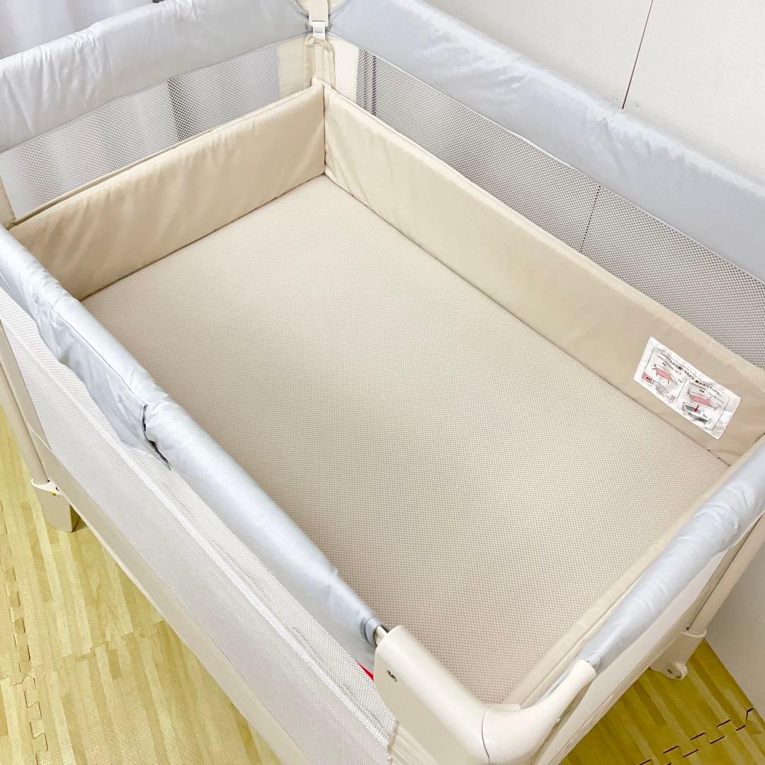 綺麗！アップリカ ベビーベッド ココネルエアー AB ホワイトグレー