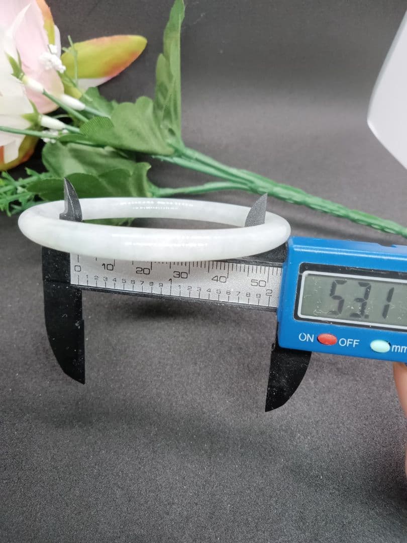 値下げ✨新品✨本翡翠製 バングル 　白翡翠 #53✨おすすめ A貨 ミャンマー產