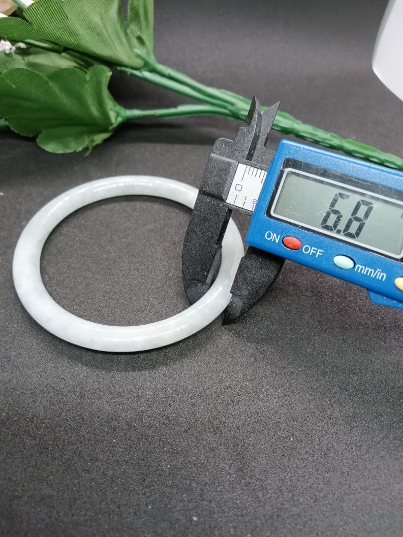 値下げ✨新品✨本翡翠製 バングル 　白翡翠 #53✨おすすめ A貨 ミャンマー產