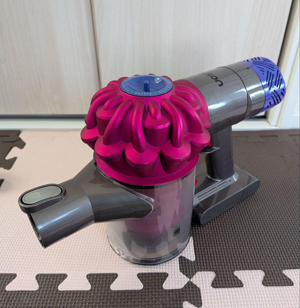 Dyson V6 コードレス掃除機　アタッチメント付