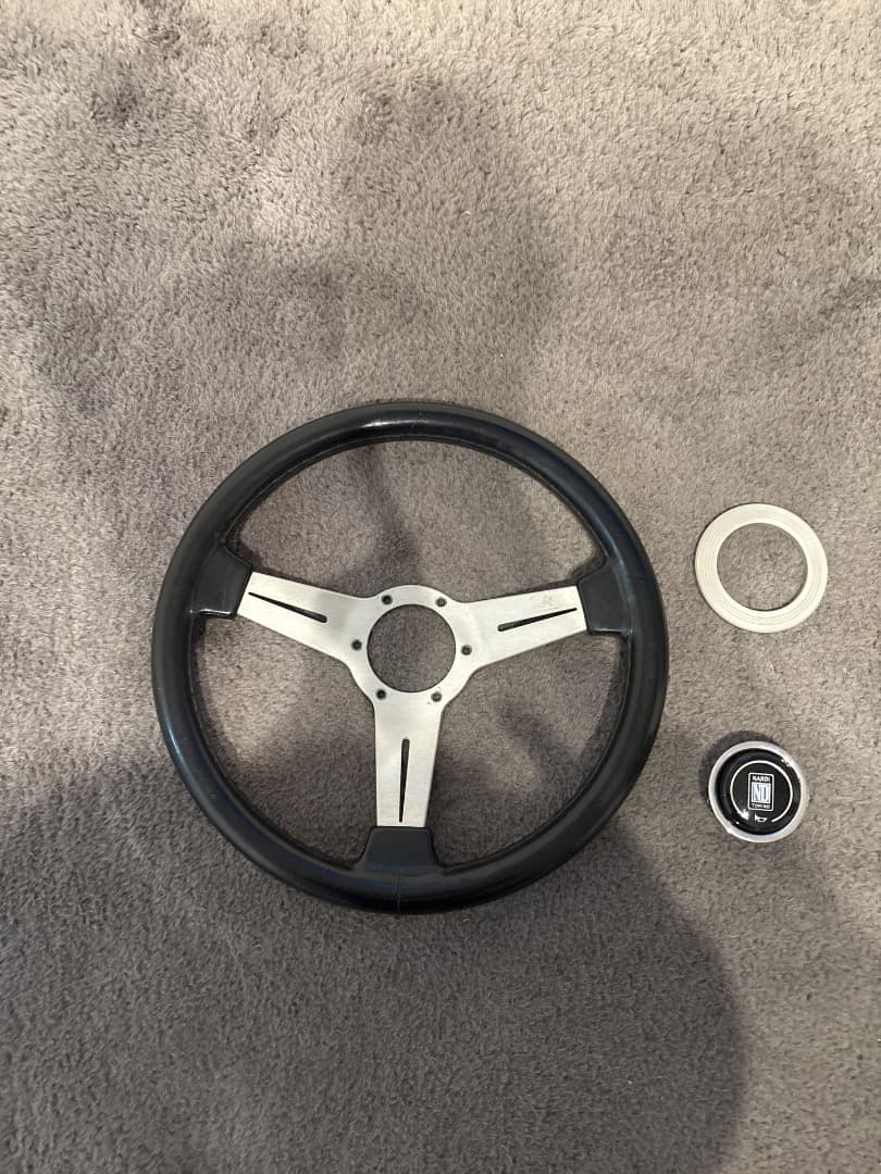 ナルディ製 3本スポーク ステアリングホイール32パイ
