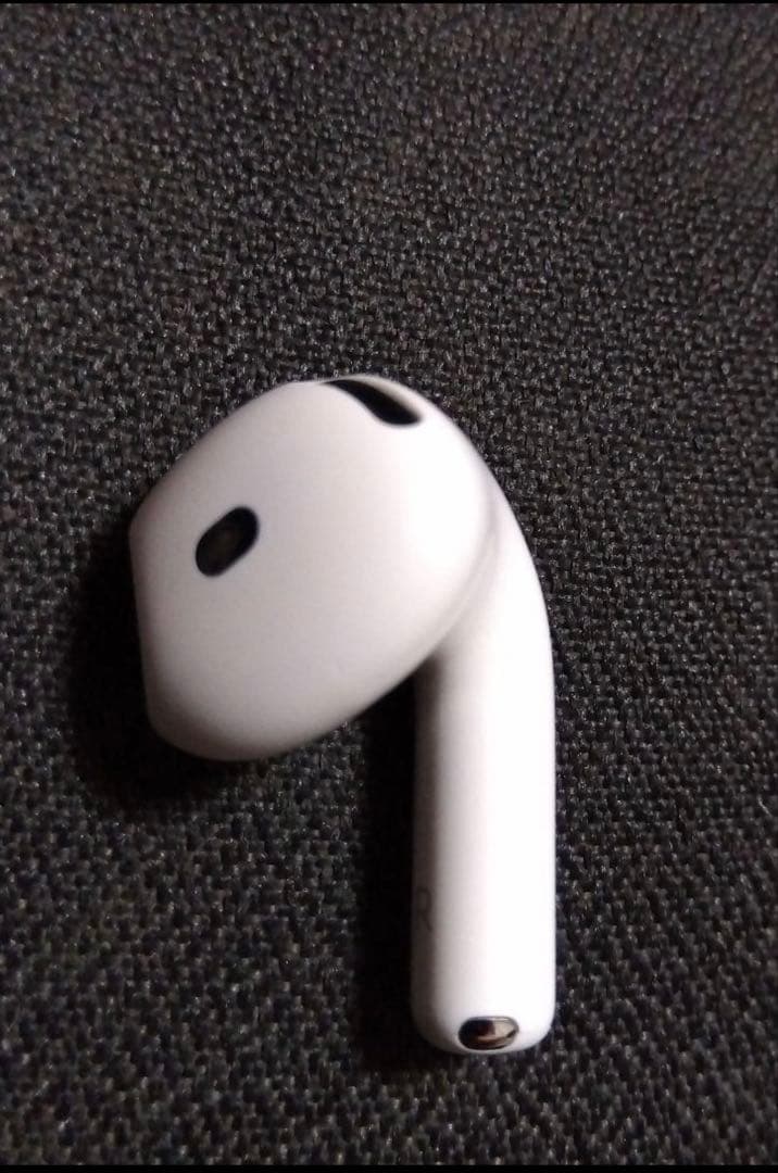 AirPods4 本体 ホワイト 充電ケース付き