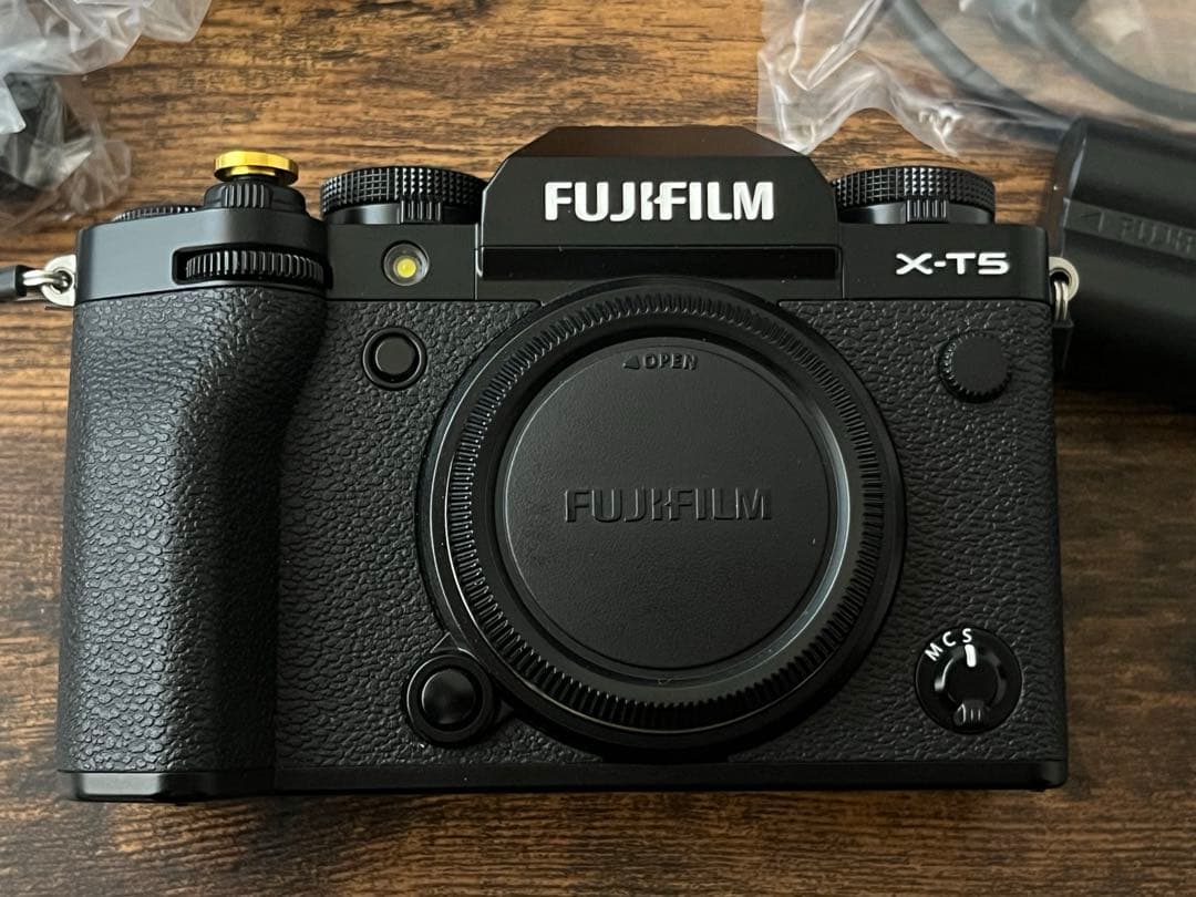 【美品】FUJIFILM X-T5 ミラーレス カメラ ボディ レンズ ブラック