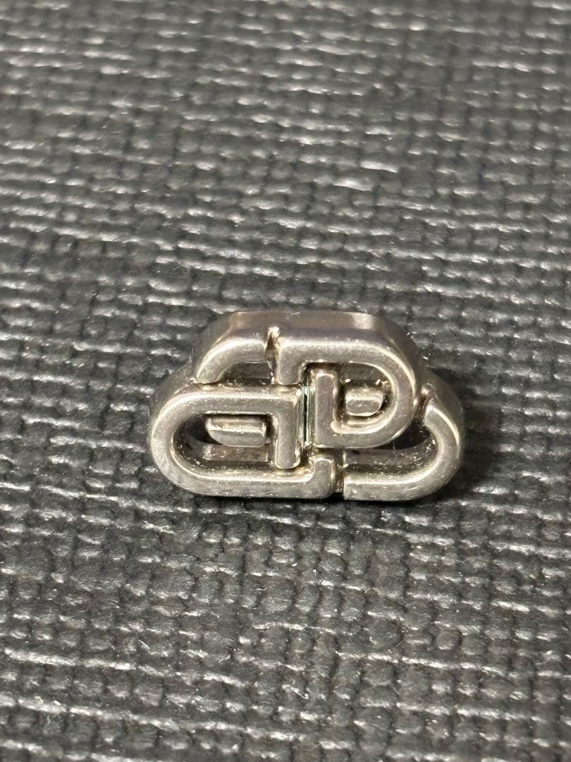 BALENCIAGA ロゴデザイン ピアス(片耳)