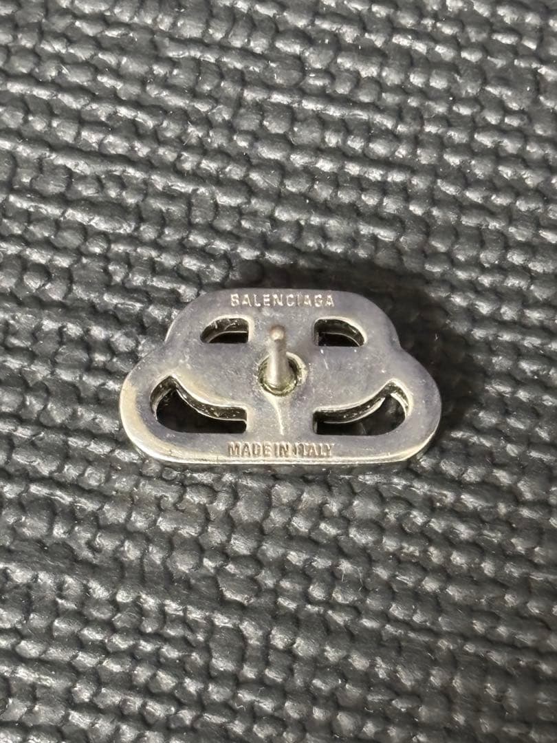 BALENCIAGA ロゴデザイン ピアス(片耳)