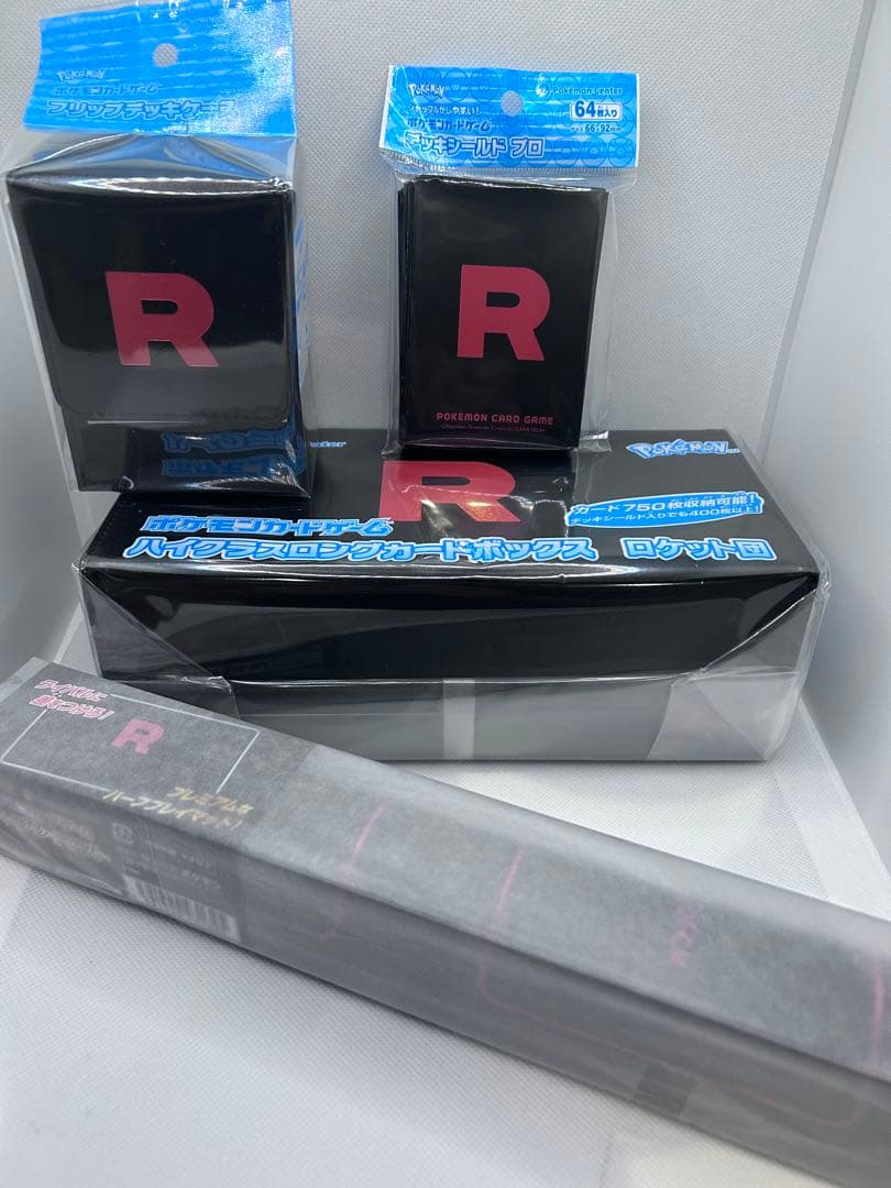 m*e様 ポケモンカード　デッキケース　プレイマット　カードボックス　　ロケット