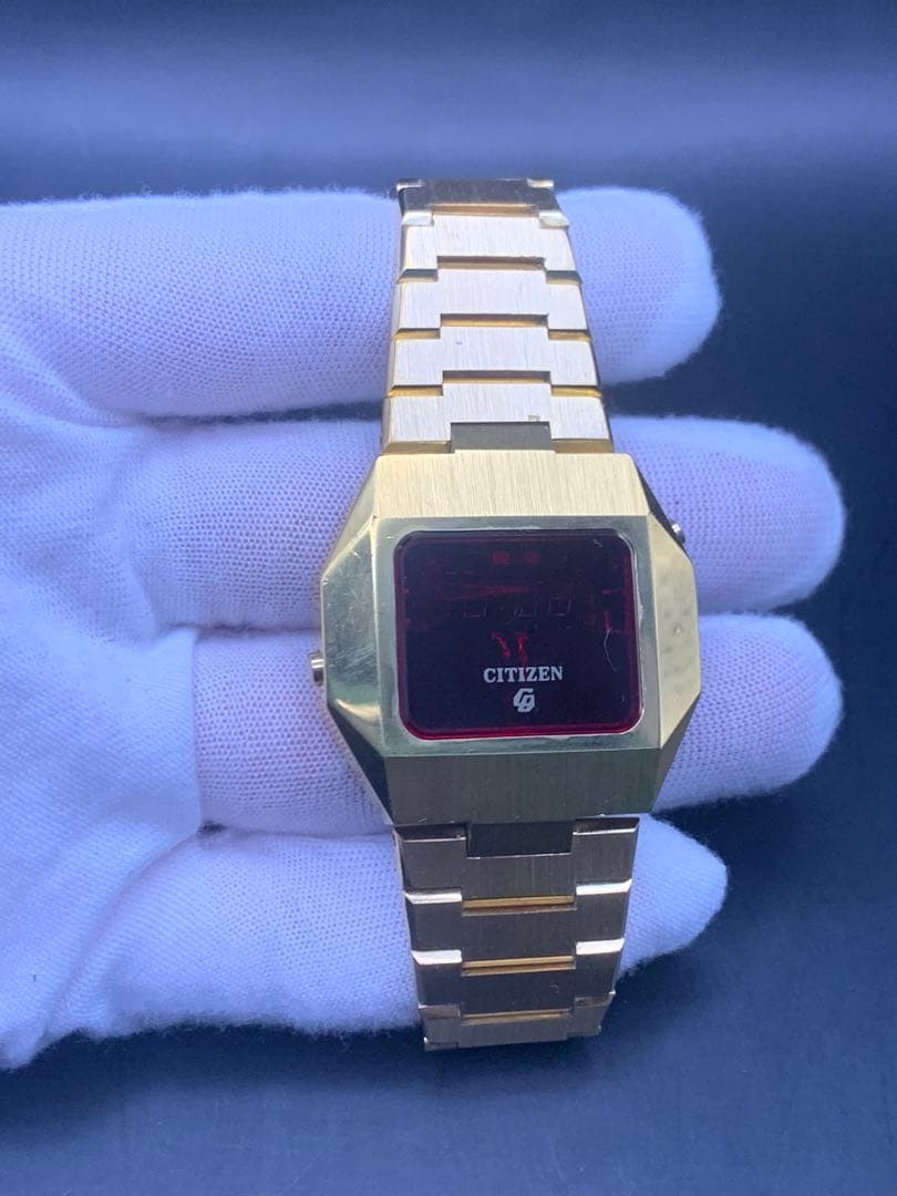 【TOURBILLON 】CITIZEN ゴールド デジタル腕時計