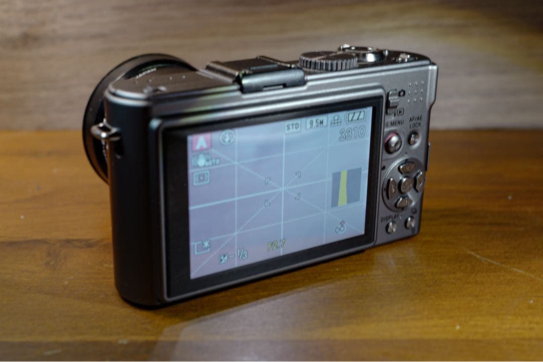 美品ライカ、「D-LUX 4」　チタンカラーの限定モデル