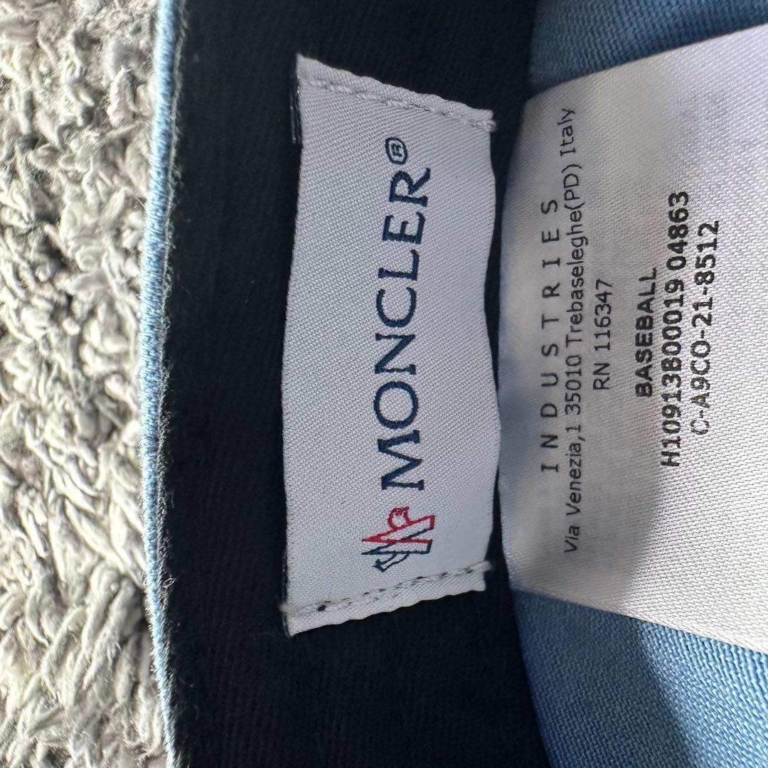 Moncler ロゴ刺繍 水色ベースボールキャップ