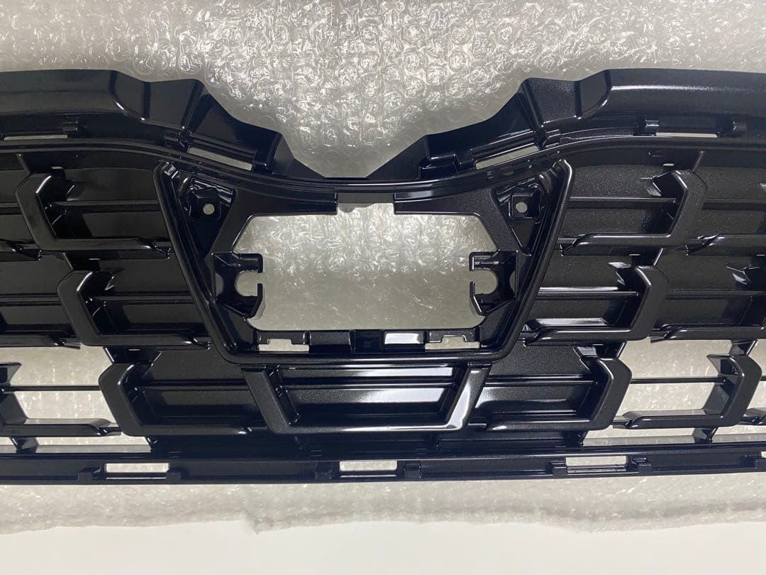 トヨタ純正品　ヤリスクロス ラジエータグリル 53101-52820 新品