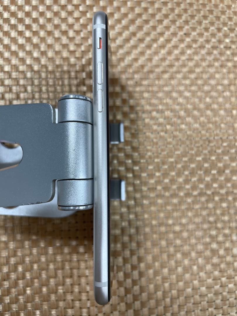 iPhone SE 第3世代 64 GB スターライトSIMフリー【9223】