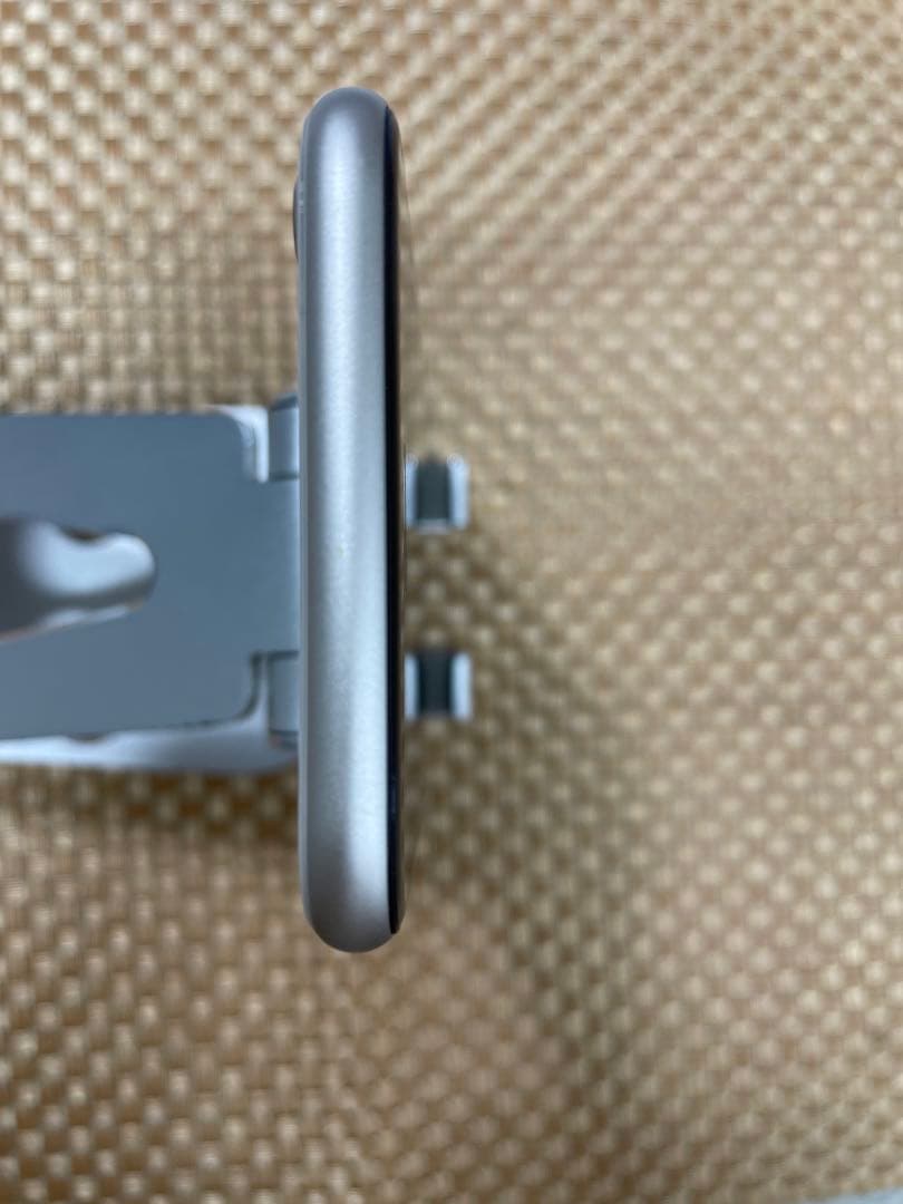 iPhone SE 第3世代 64 GB スターライトSIMフリー【9223】