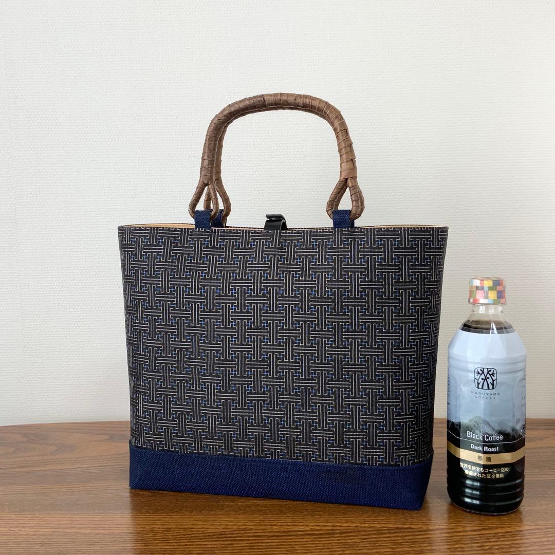 大島紬　秋名バラ青入り12玉　胡桃皮ハンドルバッグ　裏地お花柄の紬