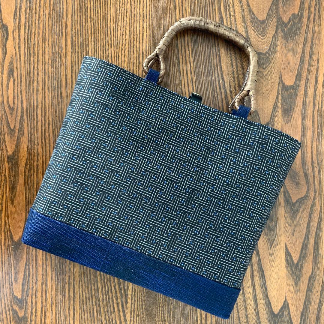 大島紬　秋名バラ青入り12玉　胡桃皮ハンドルバッグ　裏地お花柄の紬