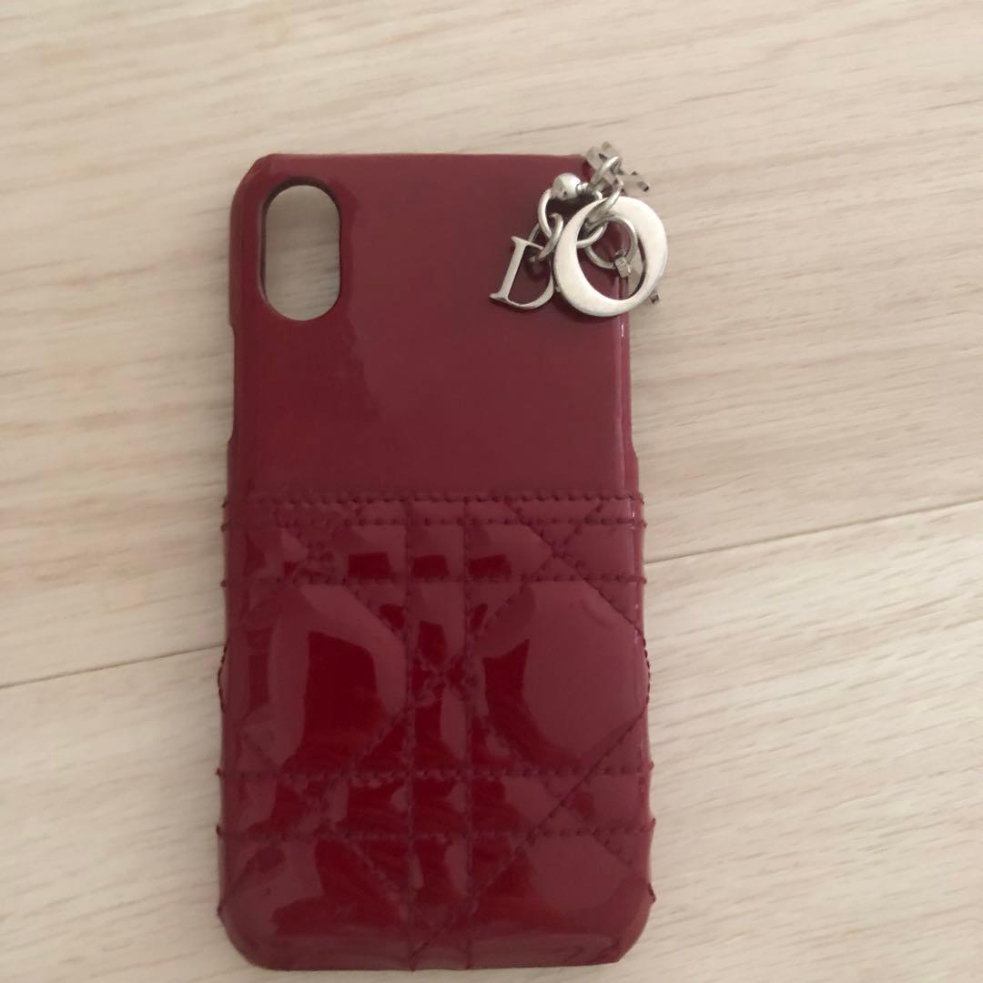 赤いエンボス加工iPhoneケース