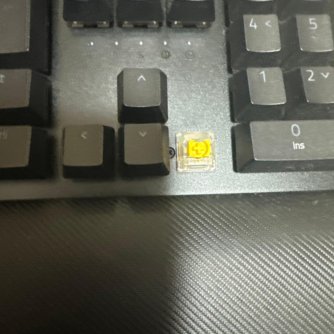 Razer BLACKWIDOW V4 PRO 黄軸