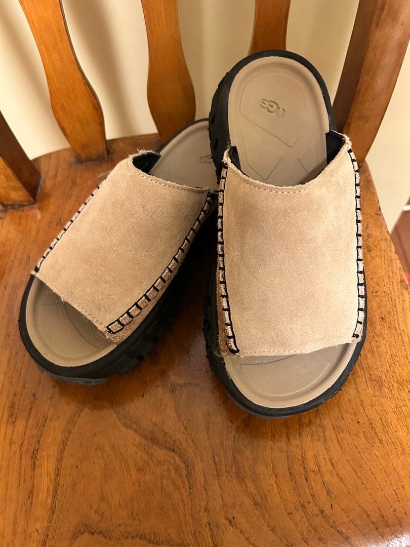 UGG ベージュ スエード サンダル