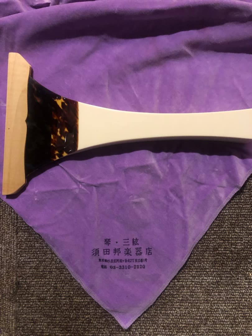 三味線ケースと三味線,高級バチ