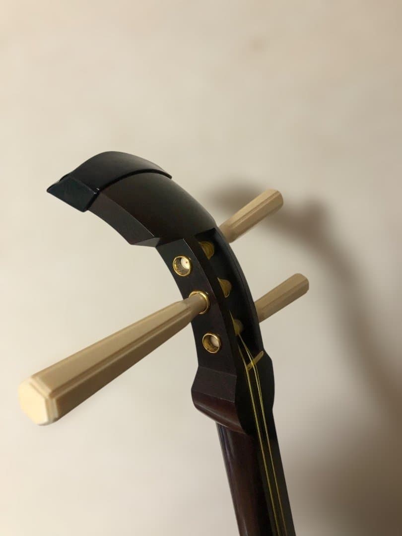 三味線ケースと三味線,高級バチ