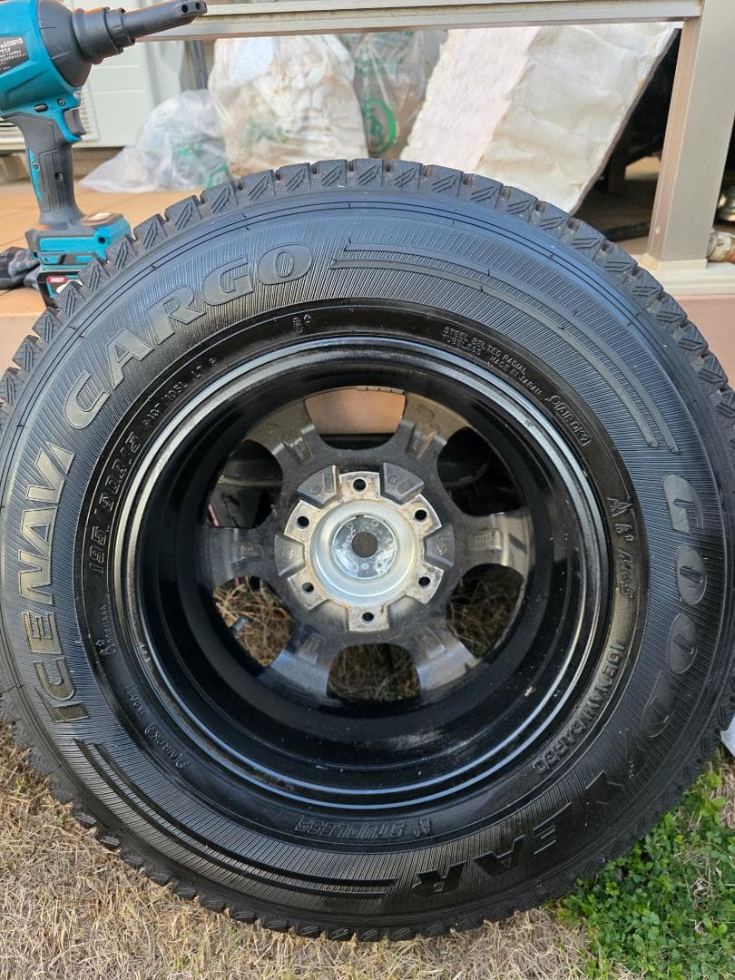 coco 195/80R15 スタッドレス＆ホイールセット　ハイエース