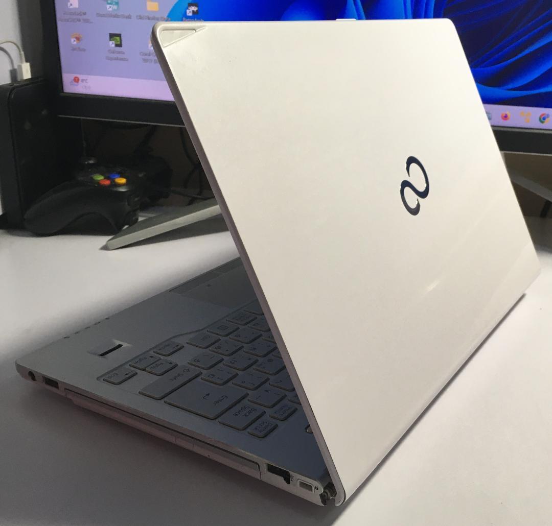 富士通 FMV LIFEBOOK SH75/T Windows11