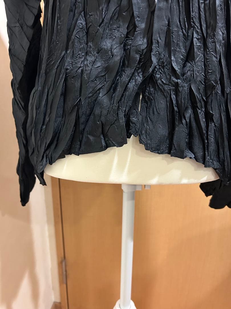 ⭐️プリーツプリーズ黒トップス極美品⭐️