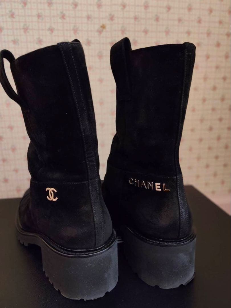 【美品】CHANEL ブラック スエード ショートブーツ