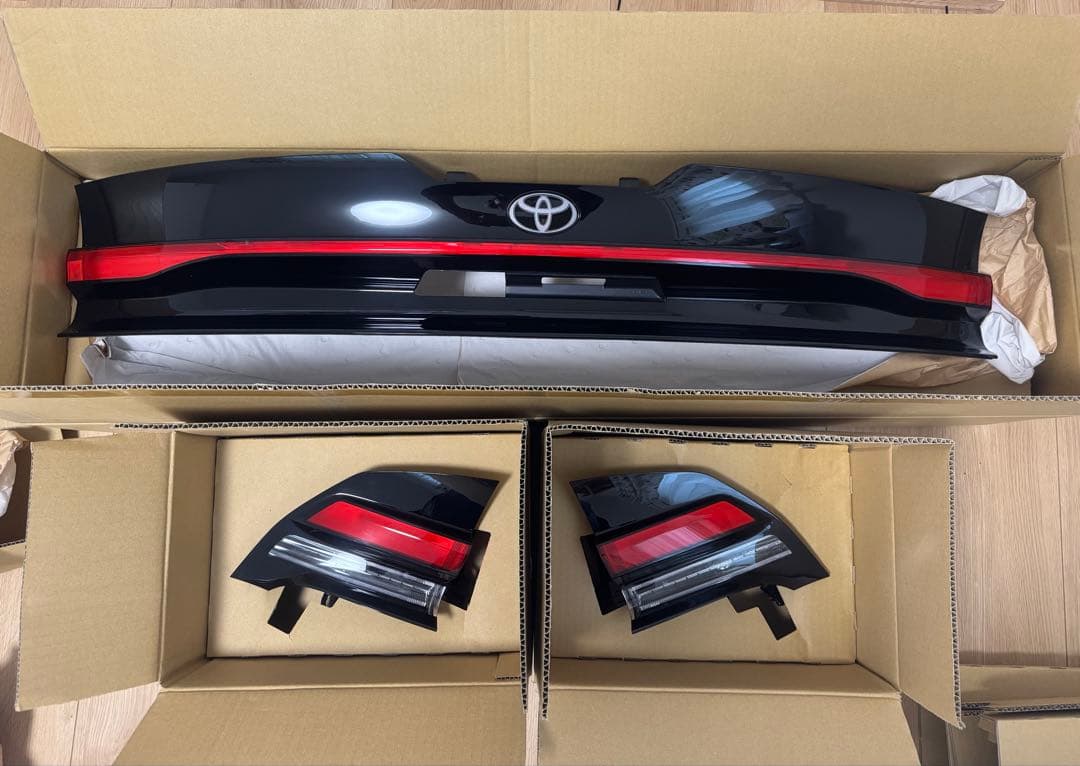 60プリウス　Zグレード　新古品テールライト3点セット